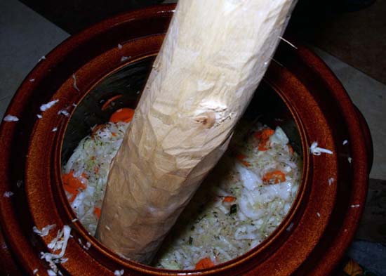 Holz in Weißkrautkessel