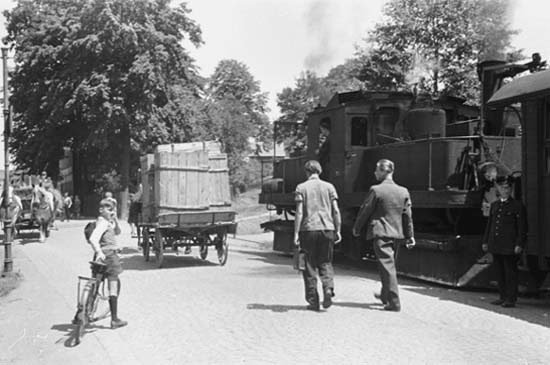 Am Haltepunkt Unterheinsdorf West / Gasthof Malz