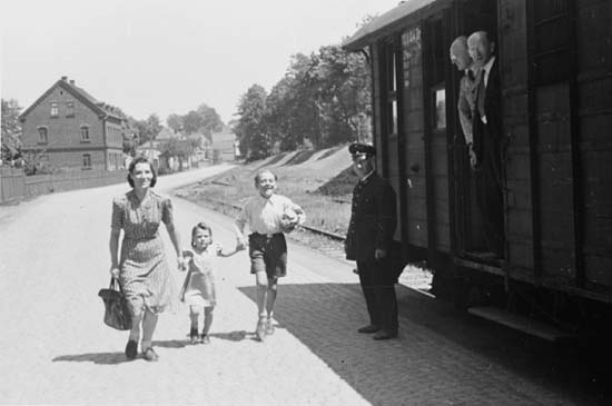 Am Haltepunkt Unterheinsdorf Mitte