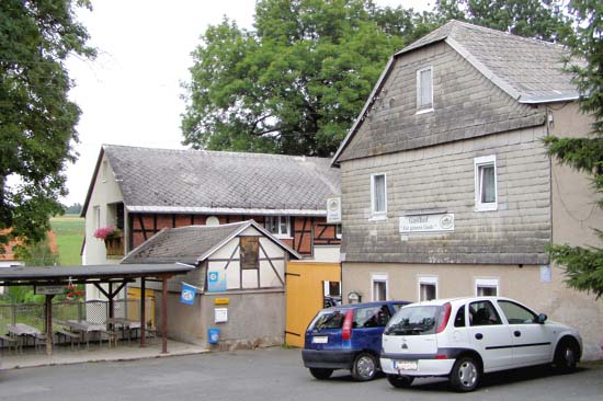 Frontansicht der Gaststätte Zur Linde