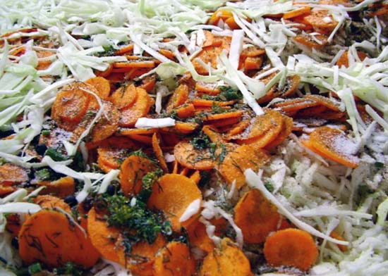 Nahaufnahme des gewürzten Sauerkrauts