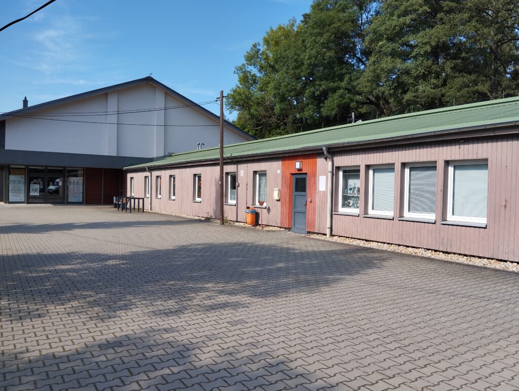 Sporthalle Heinsdorfergrund von hinten
