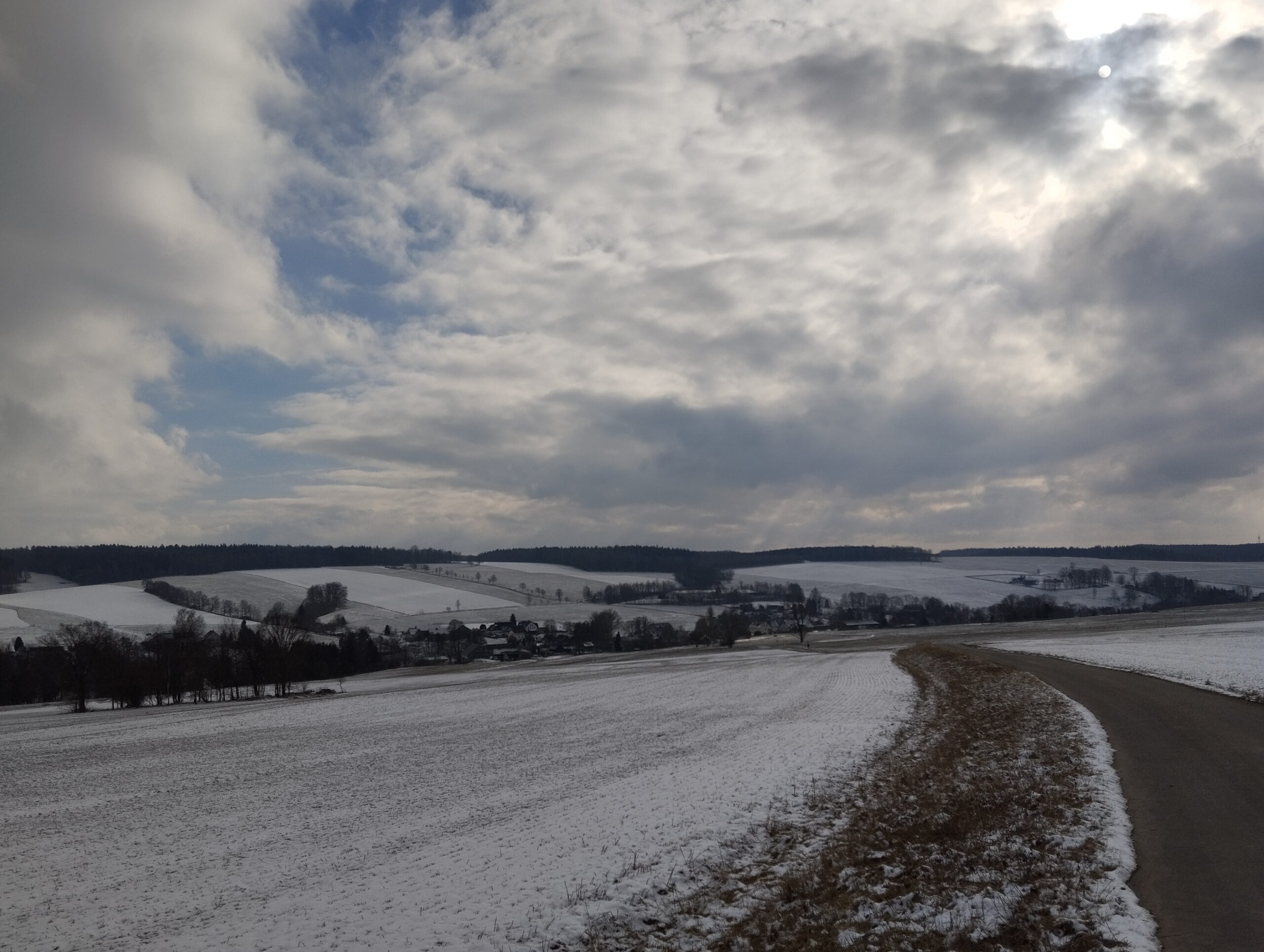 Landschaftsbild mit Blick auf Oberheinsdorf in Richtung Unterheinsdorf von der Kapstraße aus